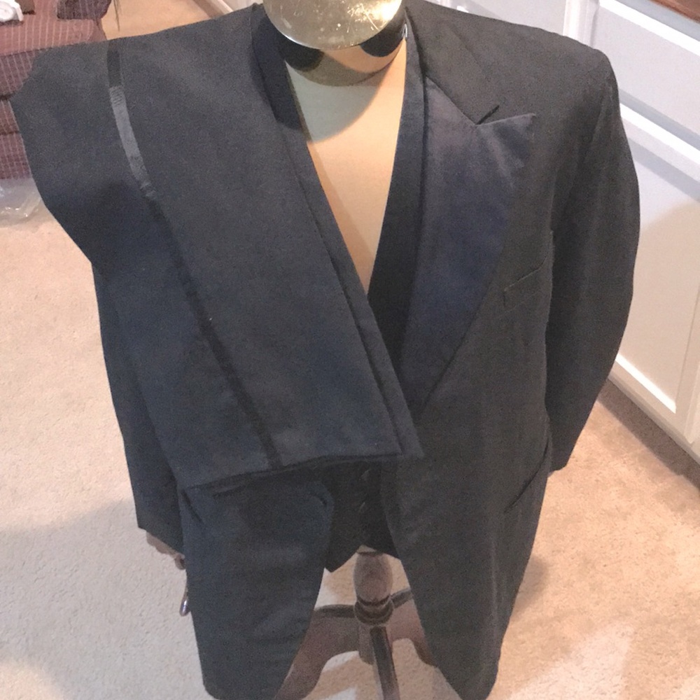 Vtg (80s) Palm Beach 3pc Tuxedo, Peaked Lapel 48L